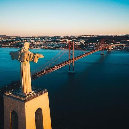 Lisbon Tagus River - 알마다 외부 사진