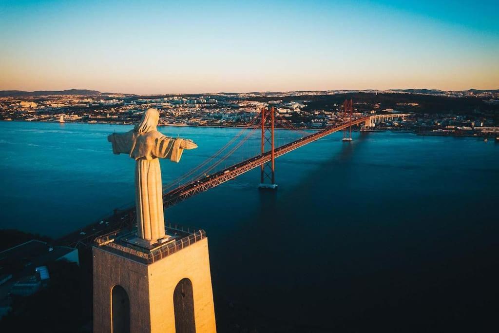 Lisbon Tagus River - 알마다 외부 사진